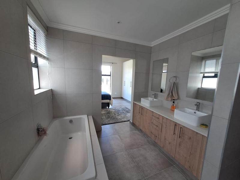 To Let 2 Bedroom Property for Rent in Kraaibosch Park Western Cape